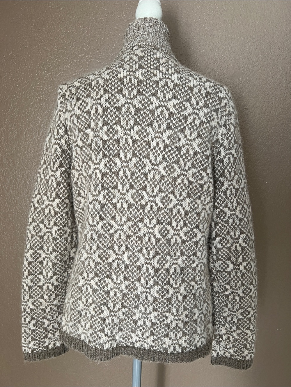 Banana Republic Taupe and Cream Patterned Knit Double-Breasted Cardigan - Picture 2 of 4